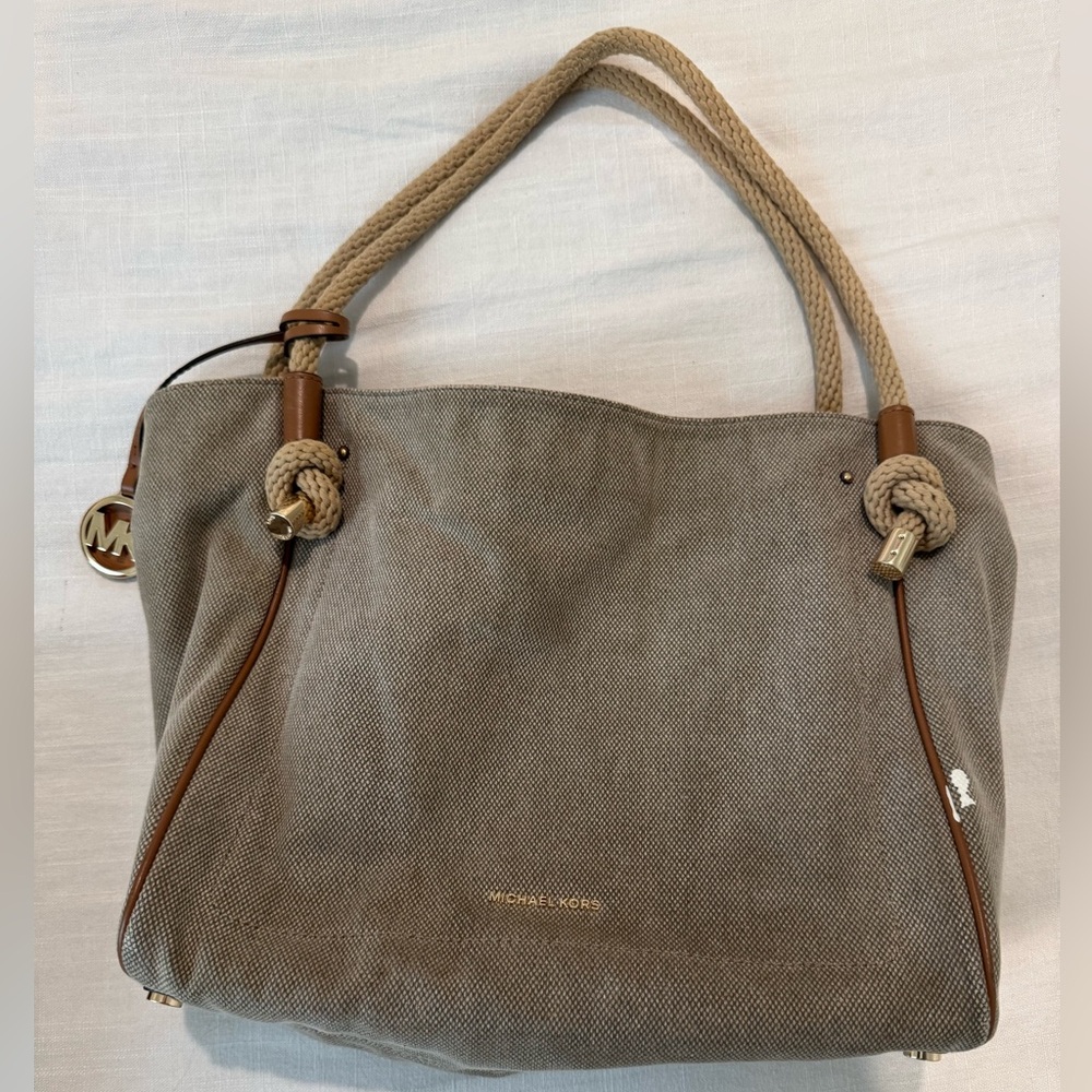 Micheal Kors shoulder bag! + dust bag to put it in!